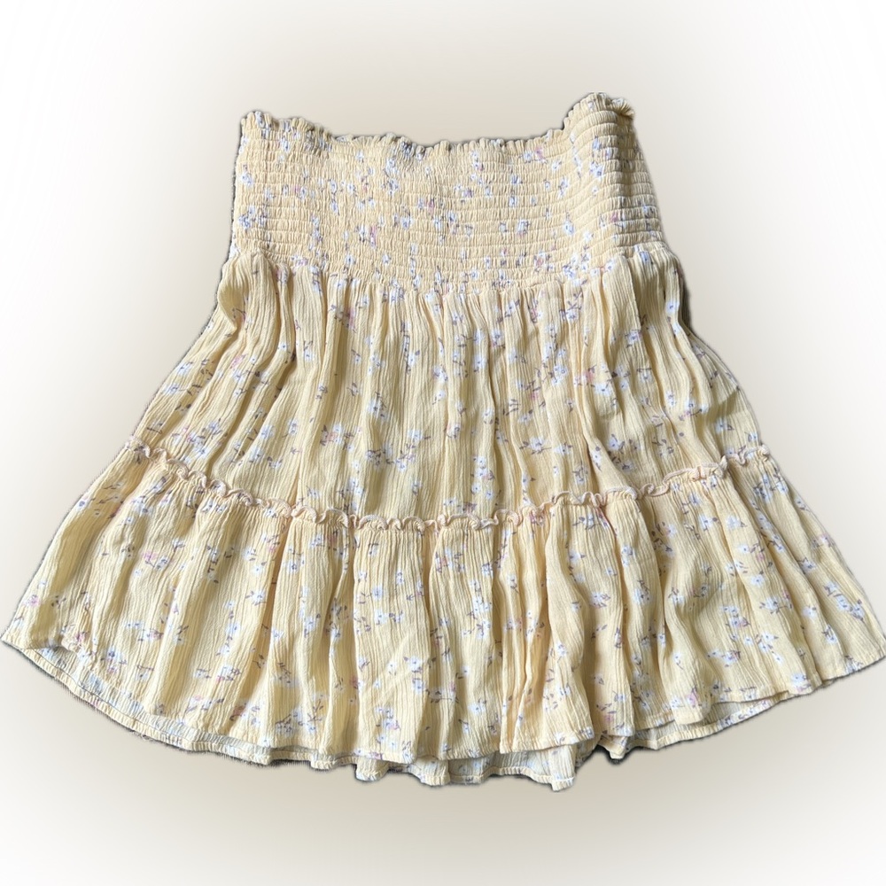 NWOT Floral Yellow Tiered, Smocked, Mini Skirt. High Waist. Size L. - Picture 2 of 7